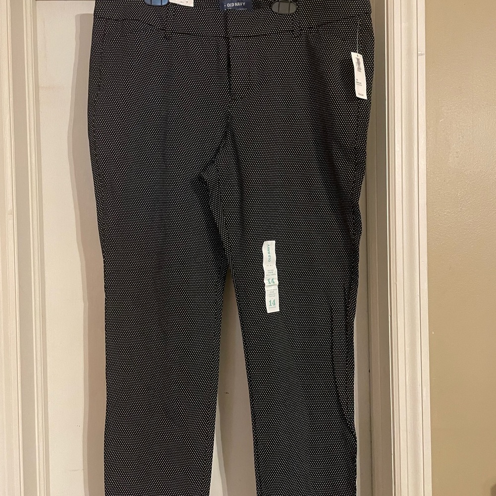 Old Navy Black and White Polka Dot mid rise pixie pants